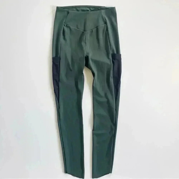 Gymshark Venture Leggings in Dark Green Size Medium EUC - Picture 1 of 11